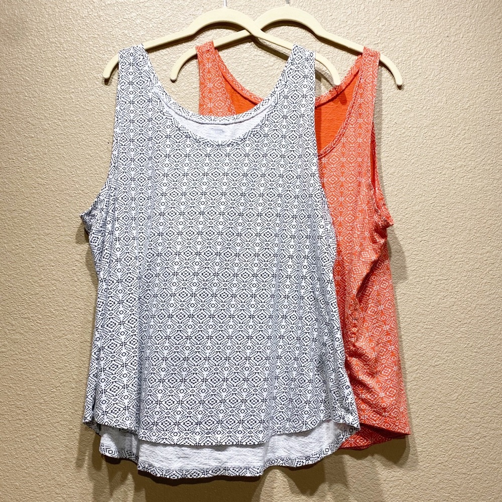 2 Old Navy Tank Tops Like New Relaxed Fit …